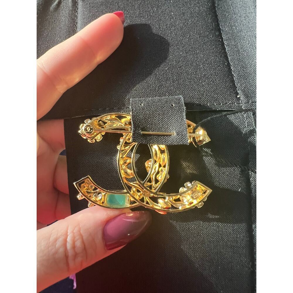Chanel brooch multi stone pearl gold tone 2022 - Picture 5 of 14